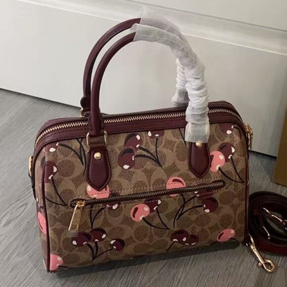 COACH Boston Pillow Bag Teri Cherry Size: 24.5*15*7 cm - Picture 3 of 8